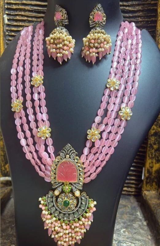 Rani Haar with heavy Earrings