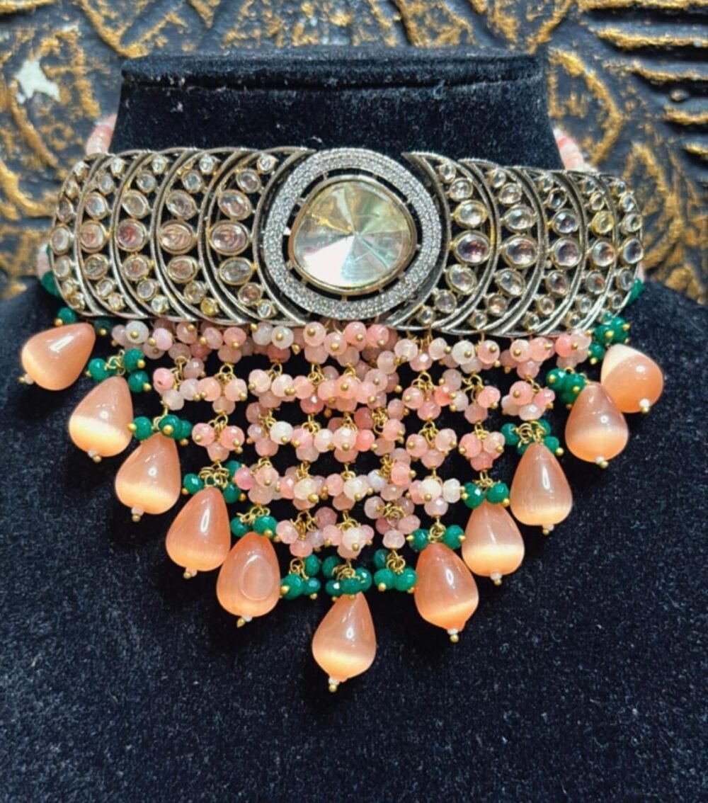 Neckpiece with AD detailing along with earrings - Image 2